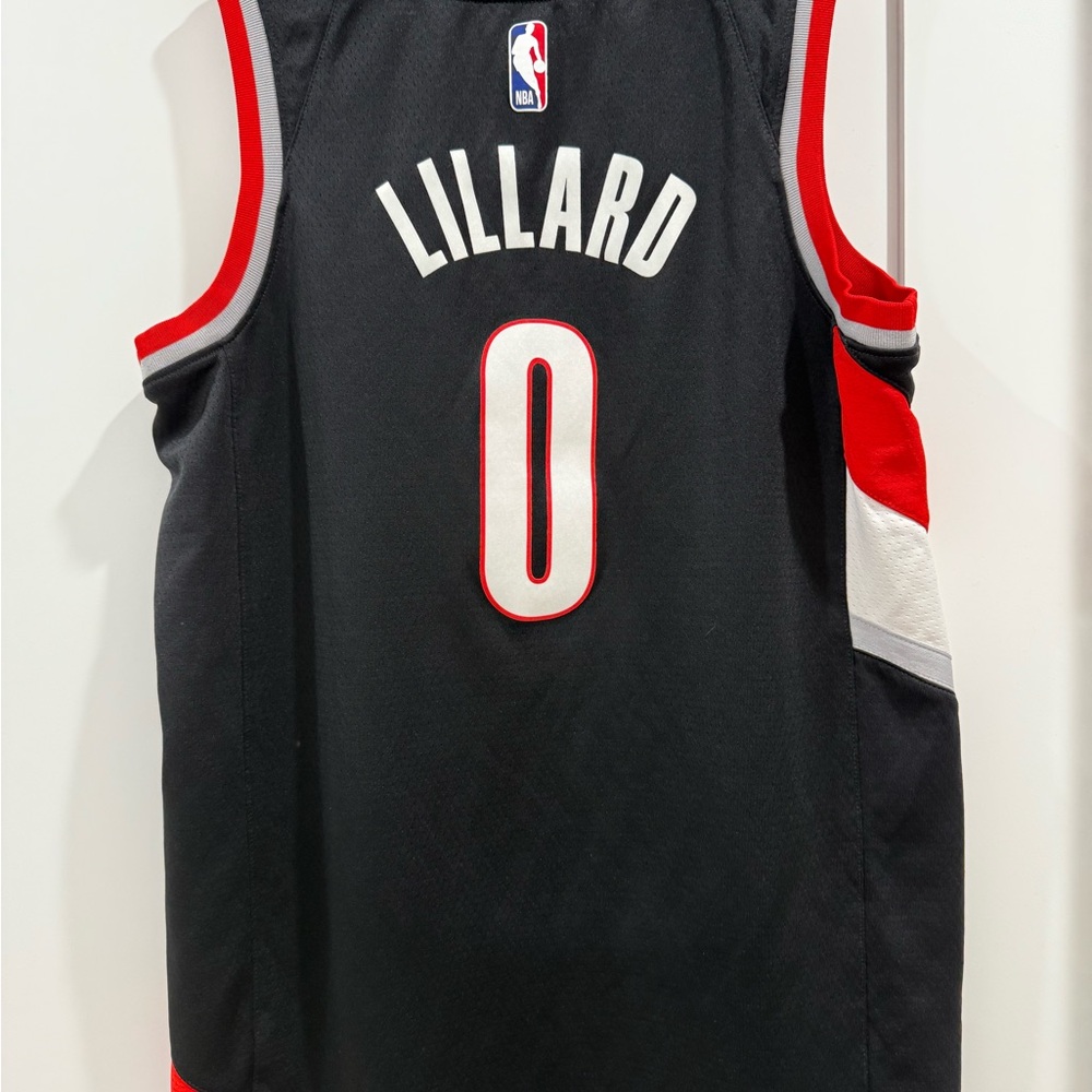 Nike Damian Lillard Portland basketball Jersey, men’s small, excellent like new!
